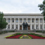 ブルガリア・ソフィア　国立図書館と兄弟の銅像